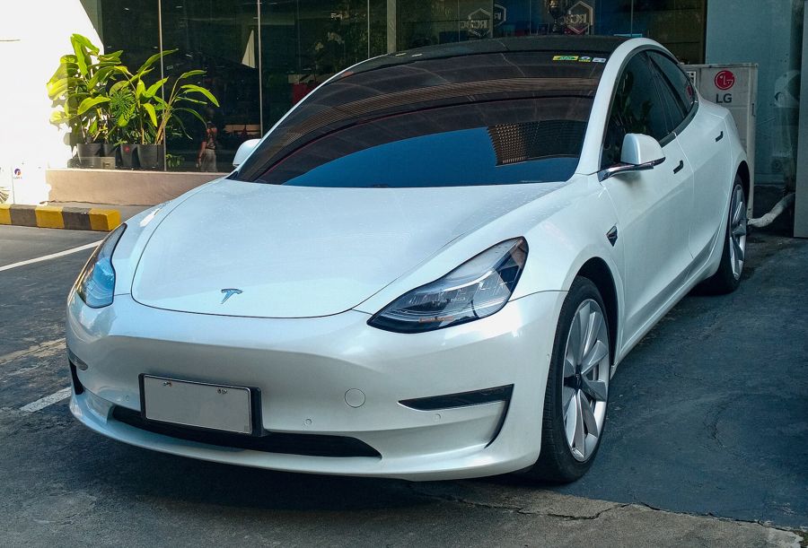 2017–2023 Model 3 (photo)